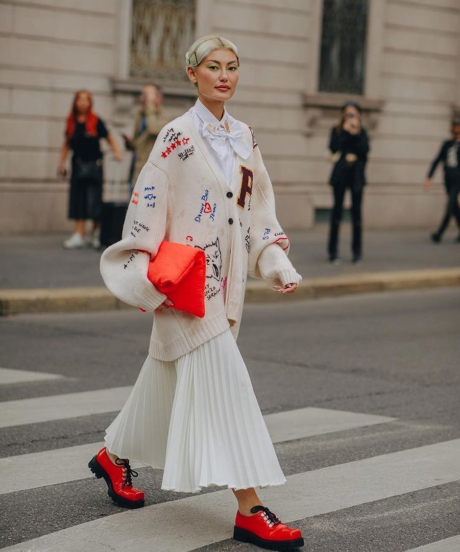 Y2K、土酷风要过去了？这个秋冬“学院风”来势凶猛|教你美 | enzo