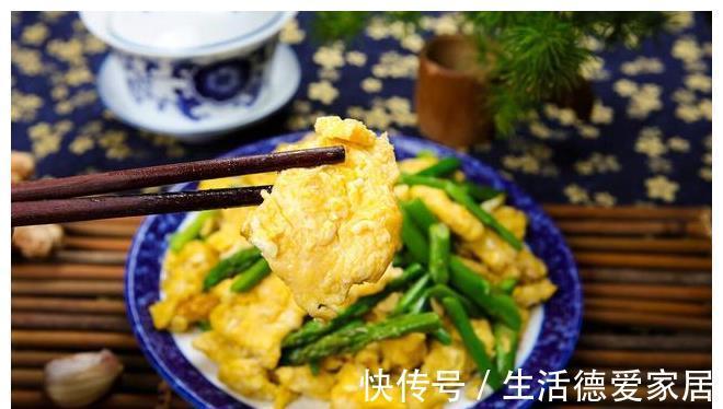 炒鸡蛋时，多加2味，鸡蛋松散软嫩，不硬更好吃