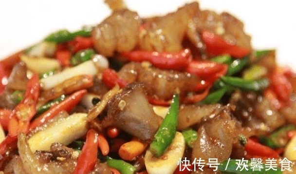 美食推荐:蒜苗烧牛筋、家常红烧凤爪、香辣羊排炖土豆的做法