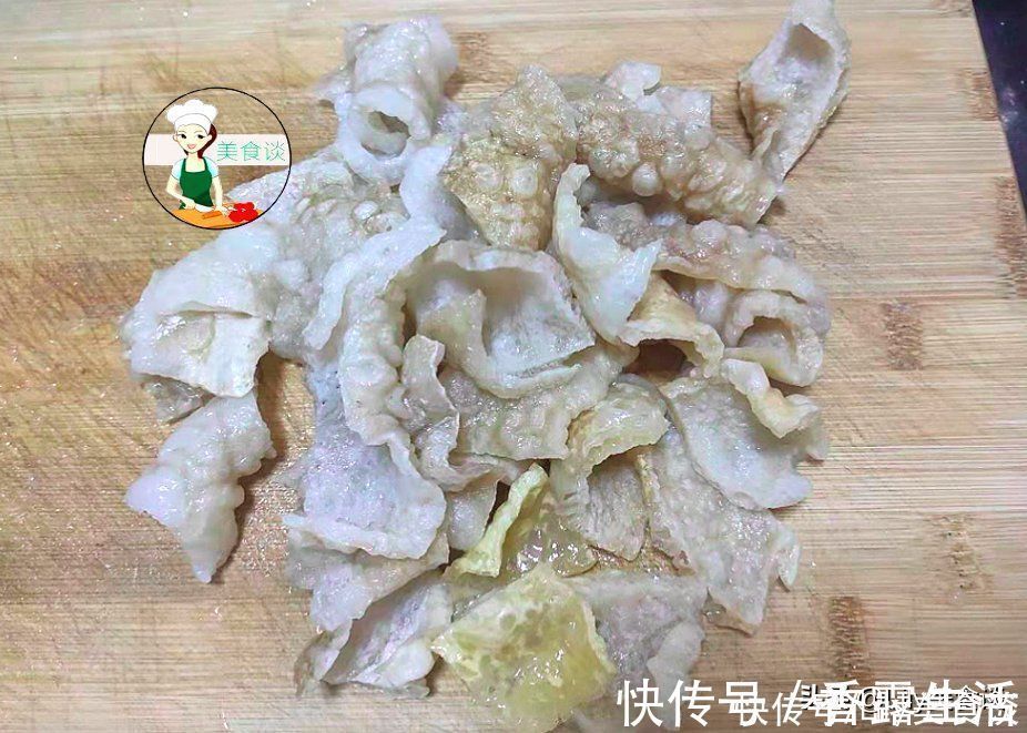 猪皮此做法,简单一煮,比红烧肉香,一次做好放冰箱保存,过年吃