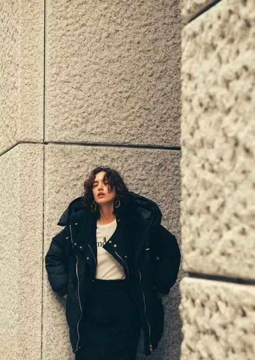 ?穿来穿去，还是觉得羽绒服最配“裙子”，时髦显气质，还保暖