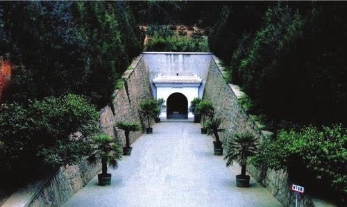 光耀&南宋穷秀才发现一处宝地,“自尽”后葬于此,家族从此富贵800年