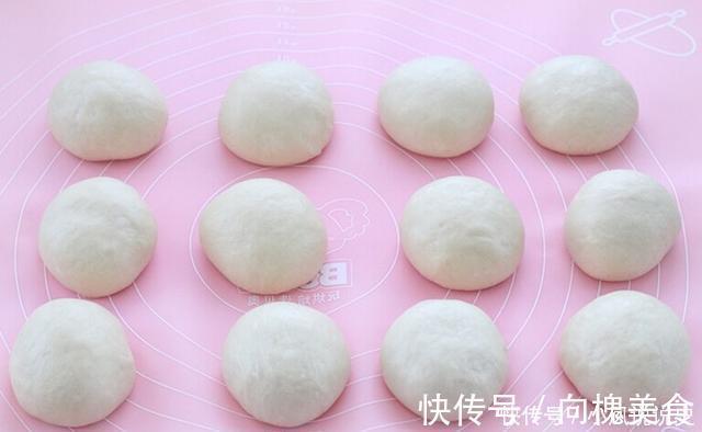 做面包用中种法，出膜快细腻拉丝，既当早餐又是零食，出炉遭哄抢