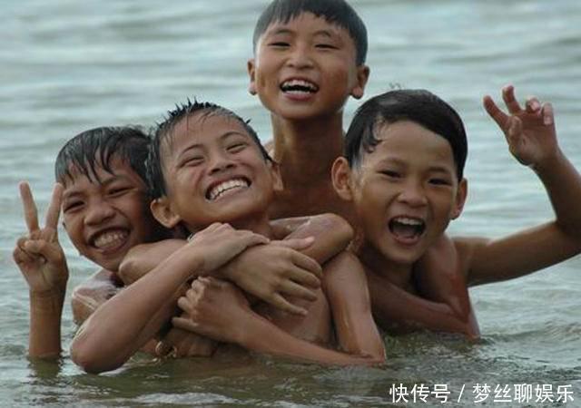 木头人|家有男孩的要注意,有4个错误做法,只会让孩子一直“长不大”