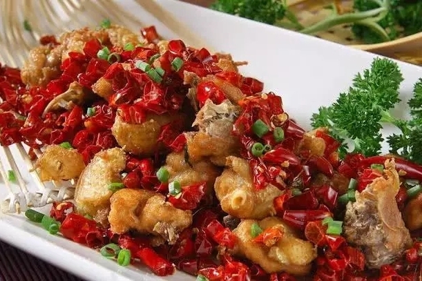 老少皆宜的家常菜,荤菜香辣解馋,素菜爽口开胃,好吃下饭又养生