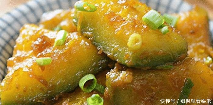 育儿|孩子爱吃的油焖南瓜,简单4步就能上桌,软糯美味,好吃又营养