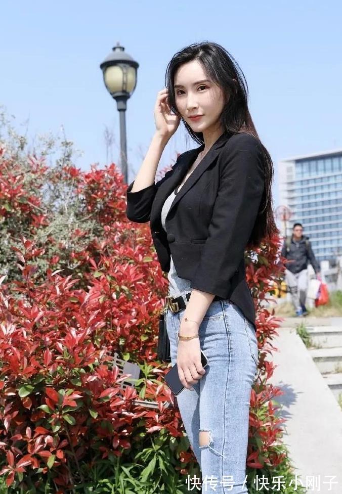 西装|普通人穿不出来的气质,这位姐姐轻松驾驭,好想请她共进晚餐