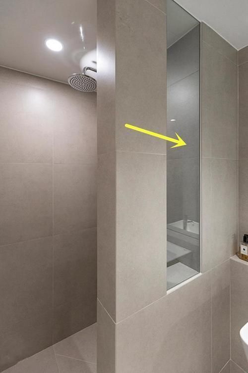 玻璃|卫生间隔断砌一半，坚持掏空装玻璃，朋友：这么实用给师傅涨工资