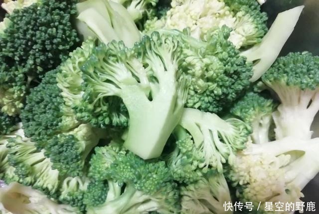 洗西兰花时,用盐水洗等于吃农药,菜农教你一招,农药残留无影踪!