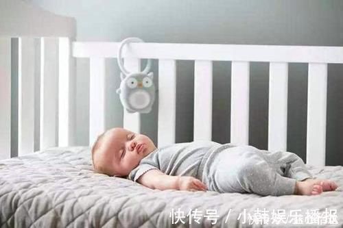 宝宝|“你是亲妈吗?”1岁宝宝摔下床,妈妈却冷眼旁观,医生:做的对