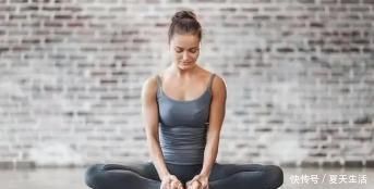 腰背|瑜伽中的站立后弯、墙体后弯、轮式，坚持练习腰背轻松不酸痛