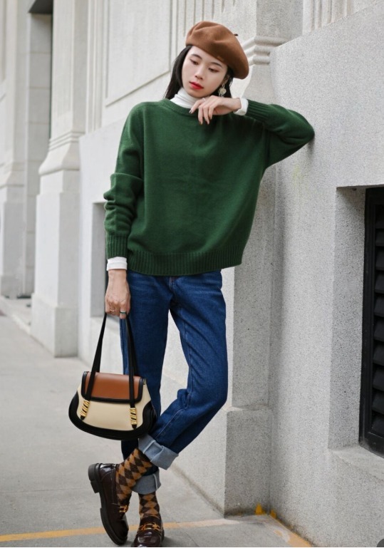 鹅黄色|针织衫别穿大地色,试试“流行色”,显白显气质,搭配裙子真美!