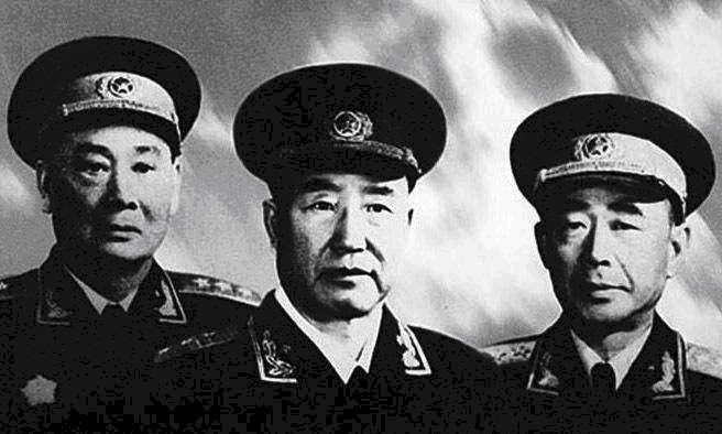 主席|55年授衔，被主席评为“不可不授上将”的董其武，后来怎么样了？