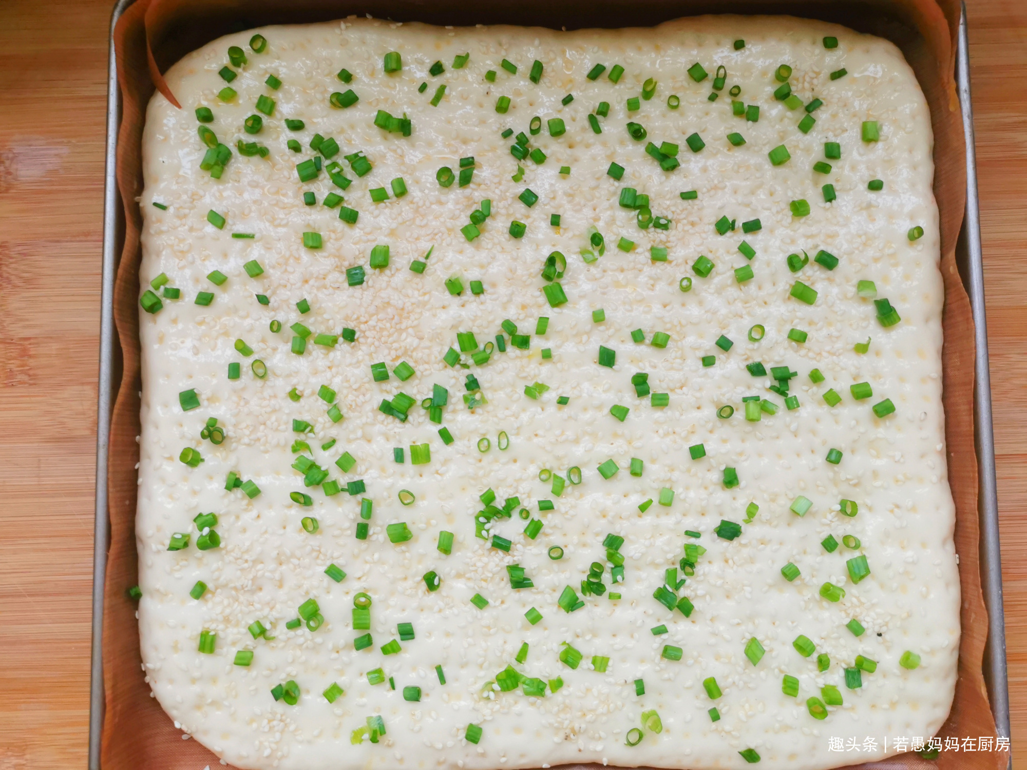 在家做香葱肉松面包卷,低糖少油,真材实料,比面包店买的要好吃