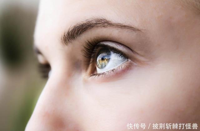 给面部补水的这4大“死角”,常常被忽略,别再傻傻不知道了