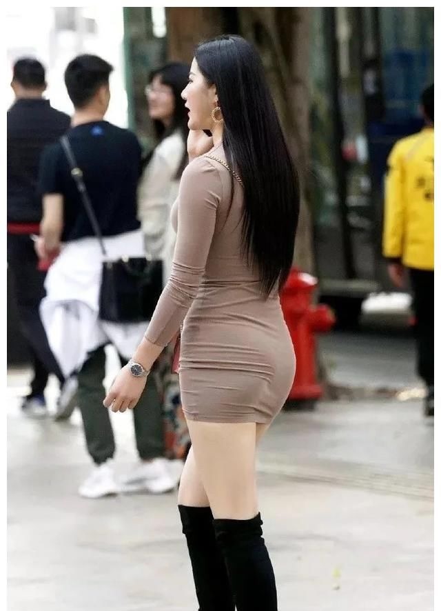 时尚 美女穿搭:深秋处时尚依旧,大妈的曲线迷人