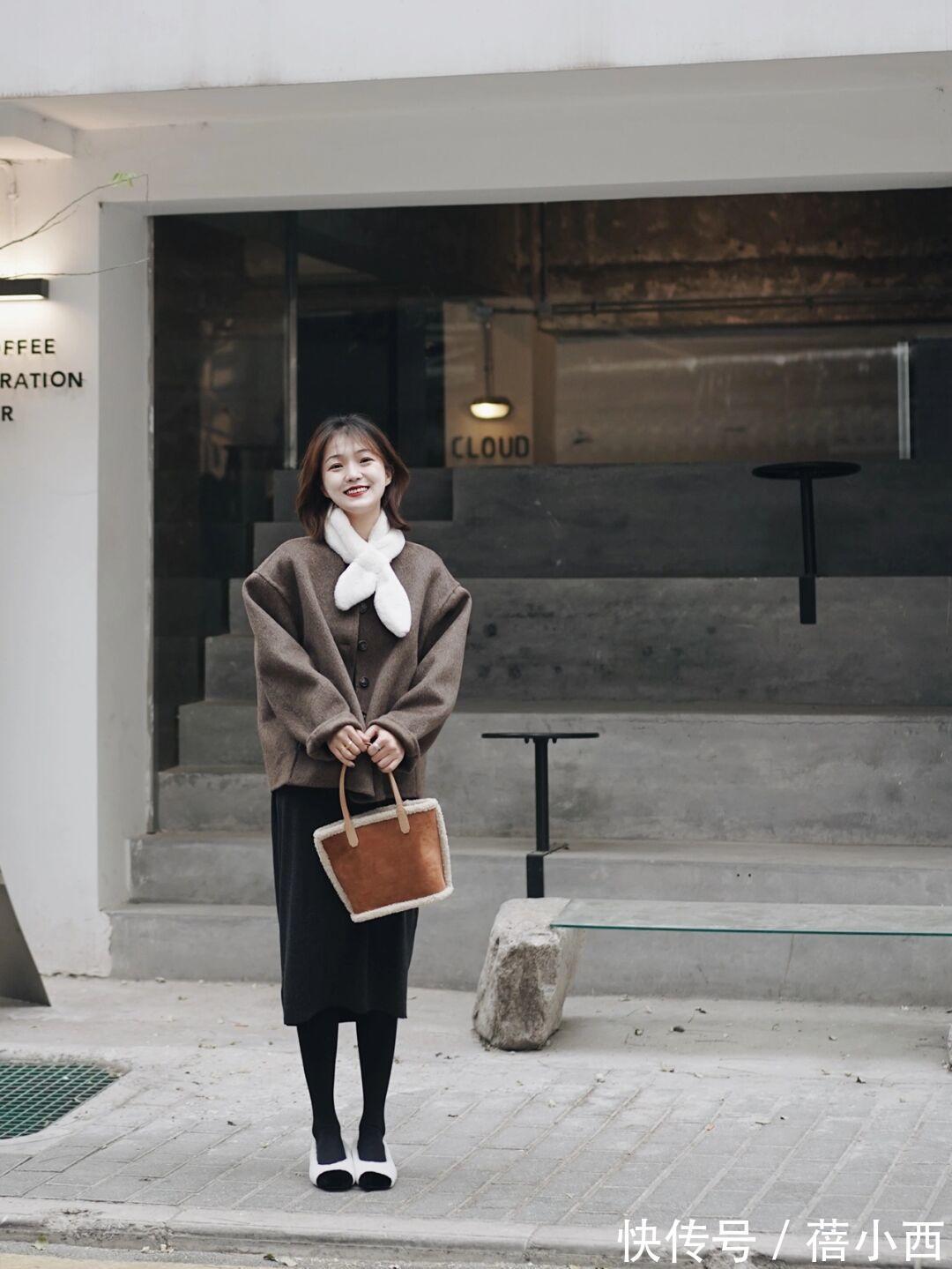 脖颈 “短大衣”才是小个子女生的冬日必备,配半身裙、裤子优雅又高级