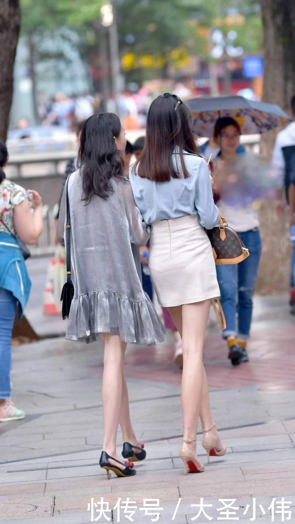 小姐姐|美女街拍两给美女的腿都好细呀矮一点小姐姐好卡哇伊