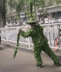 |搞笑GIF趣图:妹子你这是腿啊,我第一眼还以为是火腿肠呢