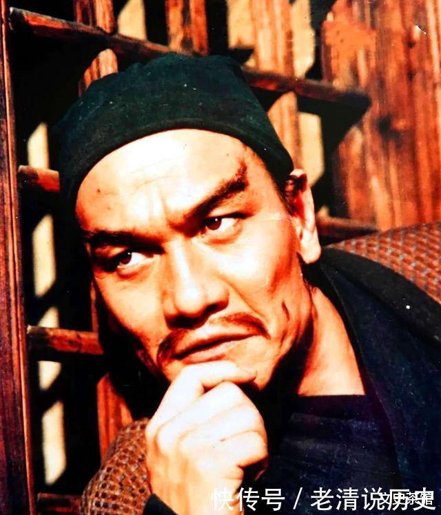 李逵私自下山,时迁来叫他却被吓走,此人一来他乖乖回去