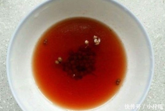 大厨多年经验告诉你，不管什么饺子，加上这两种“水”，鲜美多汁