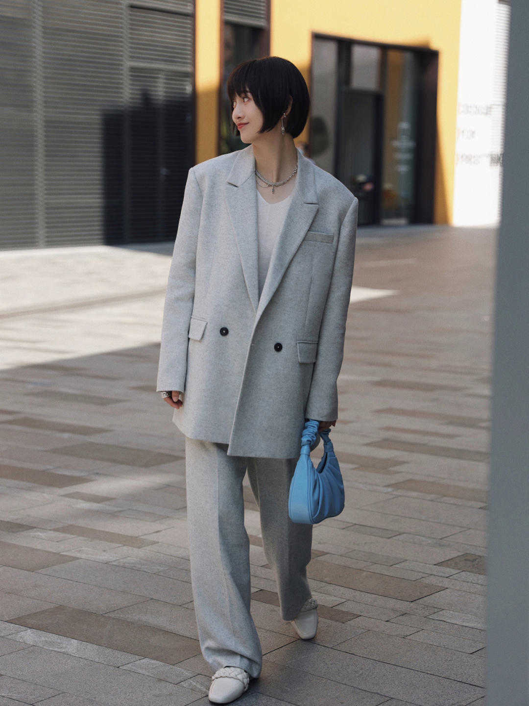 小白 “色彩小白”千万别错过燕麦灰,既有亮点又有辨识度,格调超大气