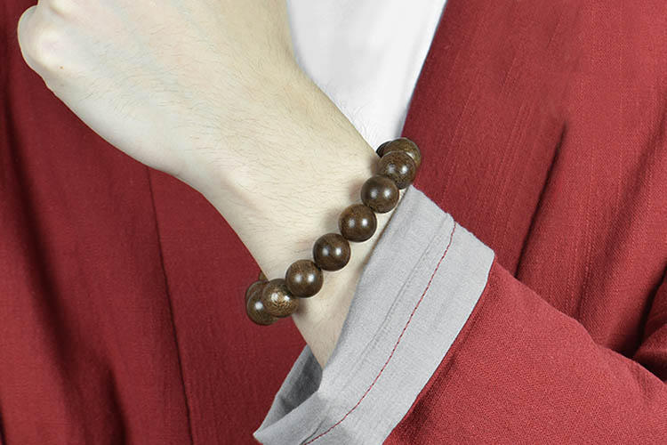 腕间|解锁腕间雅致魅力,沉香手串该如何挑选?