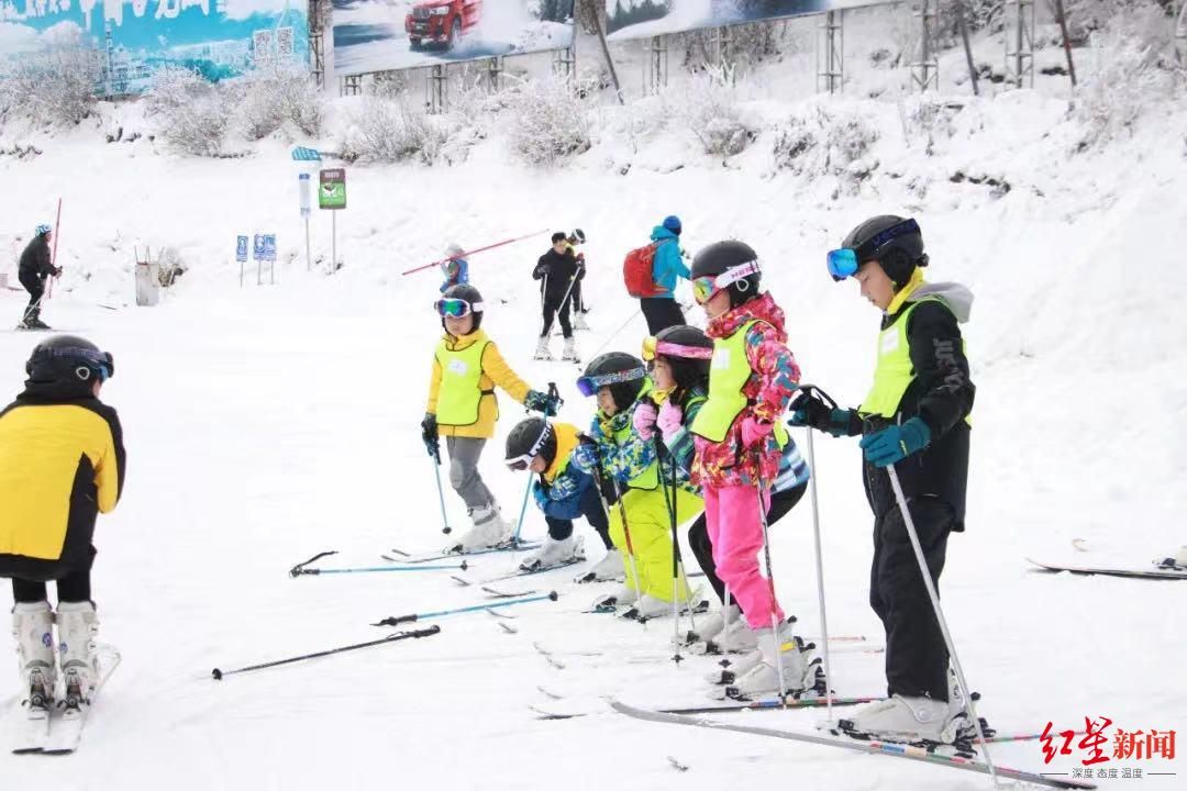 滑雪|滑雪、滑冰、攀冰、冰球……这个冬天，成都人把冰雪玩嗨了