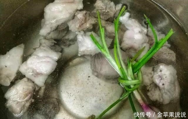 羊肉如何炖才软烂不塞牙牢记5个技巧,汤鲜肉酥,暖身又滋补