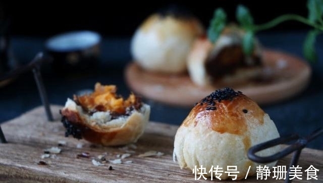 经典糕点蛋黄酥做法,7步就可上烤箱,外酥内软好吃不用花钱买