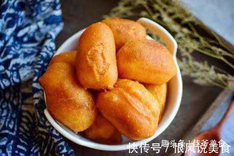 1碗面粉2个鸡蛋，早餐新吃法，外酥里软，做法简单一看就会