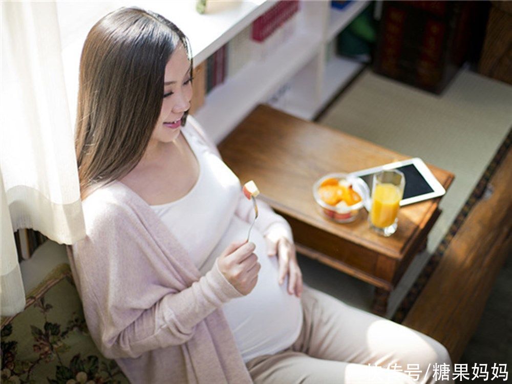 胎儿|女子怀孕5个月被辞退，老板：久站影响胎儿，如何协调工作与生活