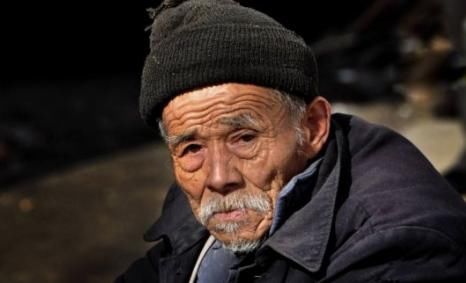 百岁老人“血管”年轻像70岁，养生与喝水睡觉无关，与此3事有关