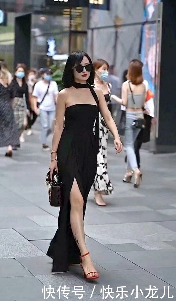 成熟|气质女生的出尘穿搭,一股成熟得气息散发出来,简单又随性!