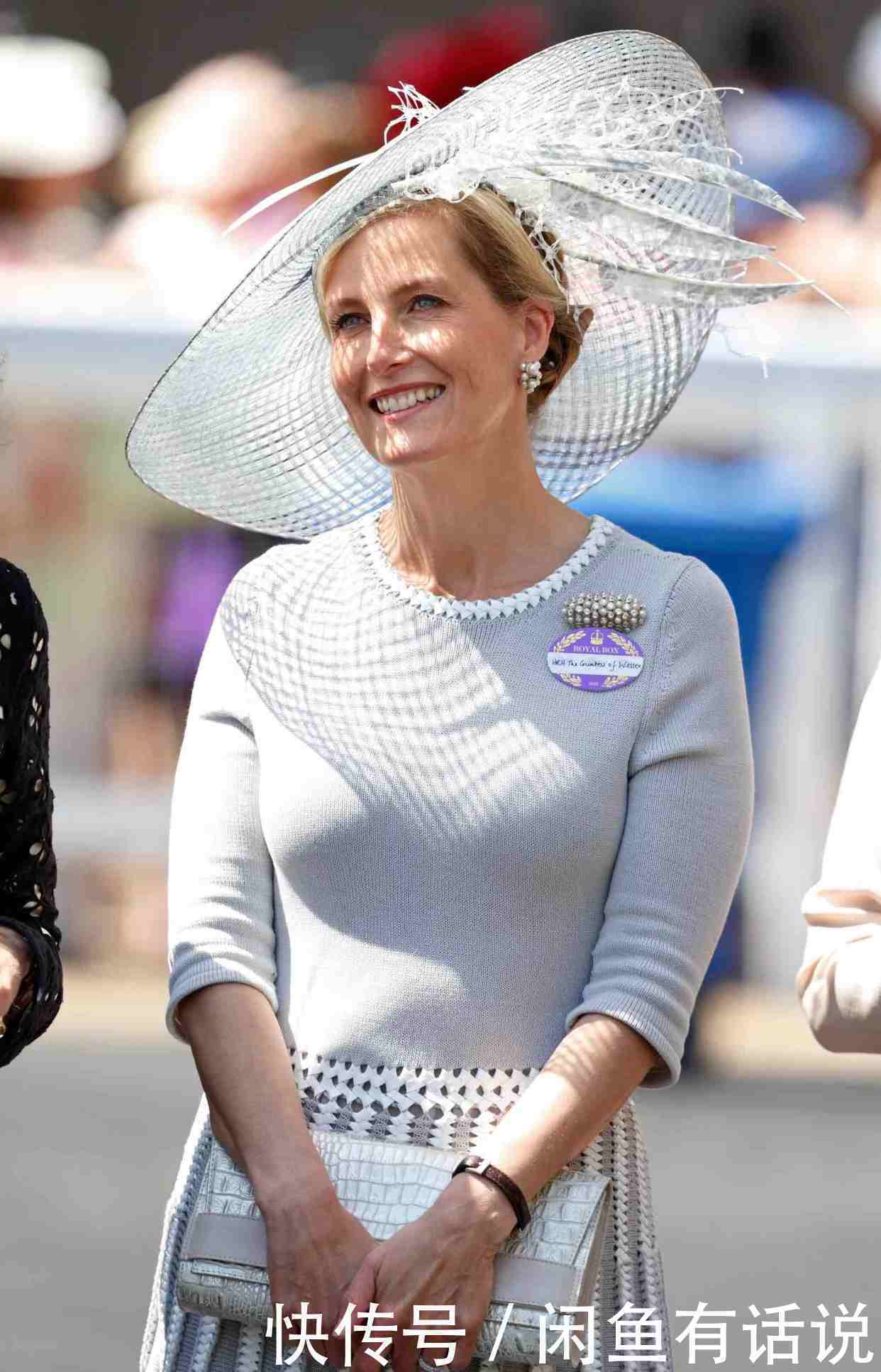 用力过猛|英国皇室马会:上流贵妇们盛装亮相,还是简约大气的穿搭最显贵气