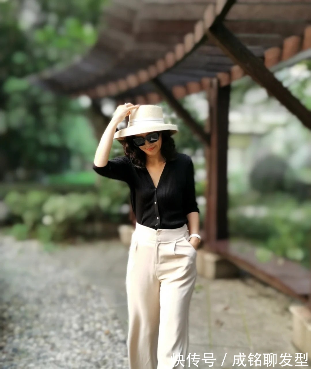 阔腿裤|适合50岁女人的秋季减龄打扮，优雅时尚又大气，美得高级更有品位