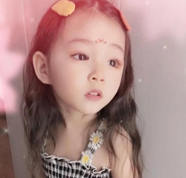 妈妈|4岁小天使误入凡间,容貌像精致的洋娃娃,妈妈却说她来渡劫的