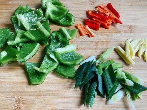  干煸墨鱼，过年必备下酒小菜，又鲜又嫩超好吃，待客家宴少不了