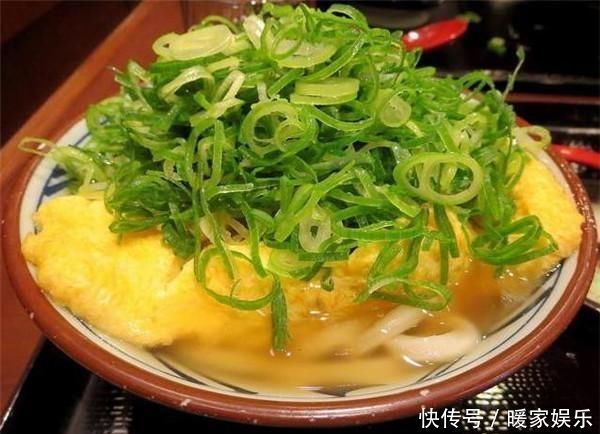 食材|日本这碗拉面很奇怪,葱比面条还多,其他食材都可以不要