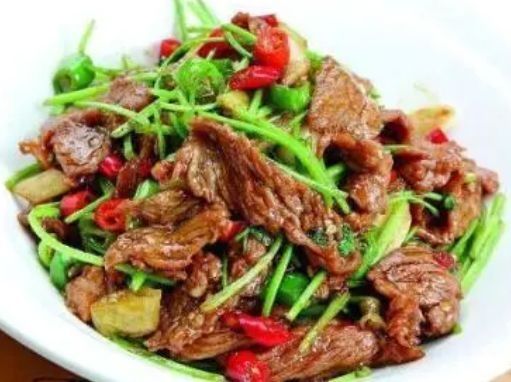 营养物质|气温持续下降好多老人都感冒了，多吃小炒菜，提升免疫感冒少