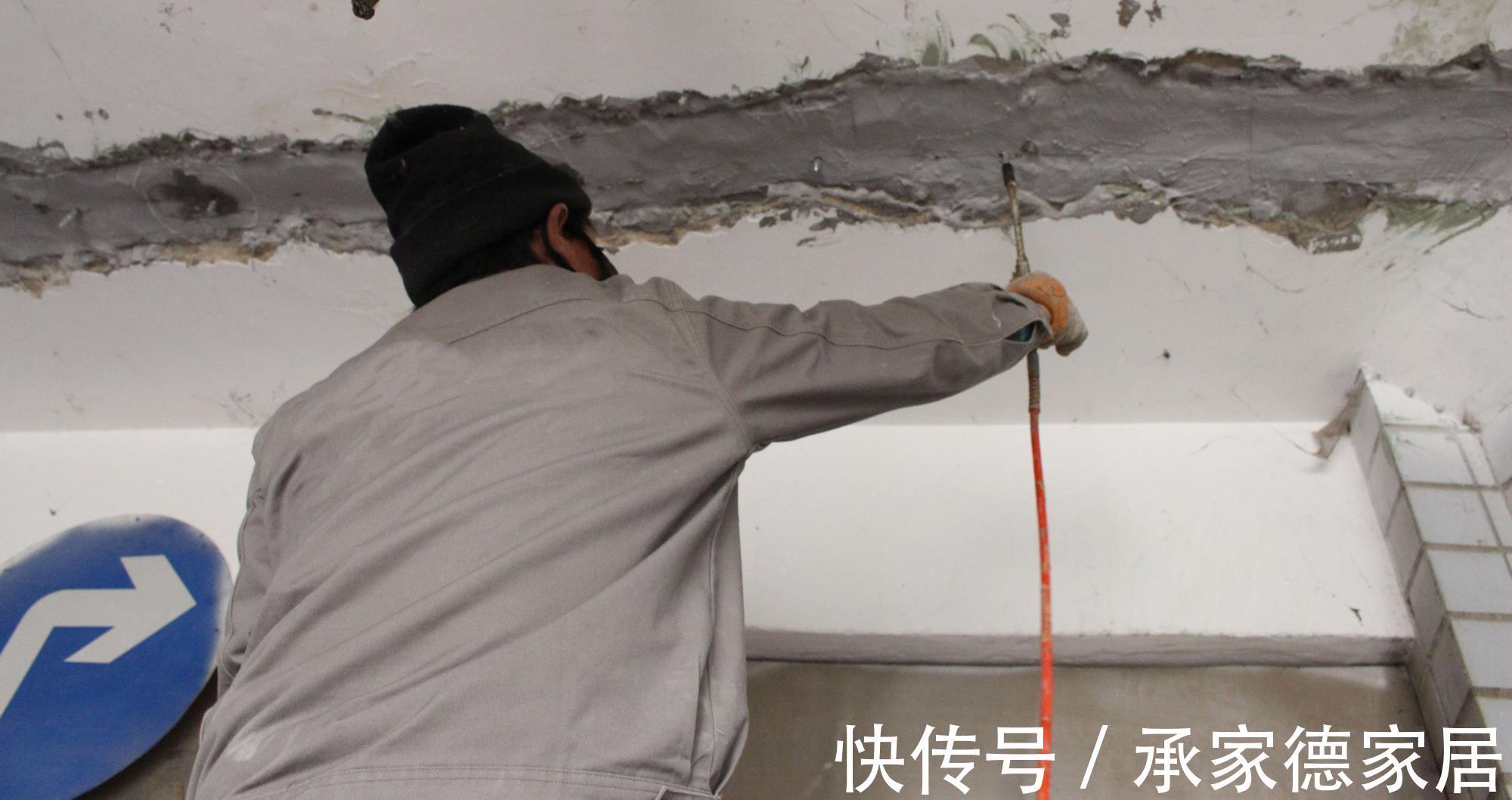 开裂|卫生间漏水的可能原因有4种，其中3种不需要砸砖，就可以补漏！