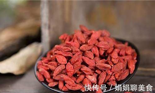 眼科|老花眼怎么办？眼科专家推荐3物，常吃护眼润眼，重新看清世界