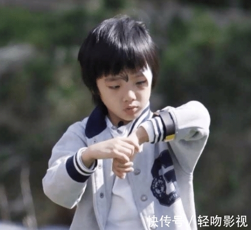 录《爸爸》留下永久性创伤的费曼,13岁身材发福,用刘海掩盖伤疤