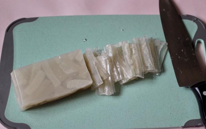  猪皮|做猪皮冻，不能直接焯水！多做1步，晶莹剔透，爽滑Q弹，没腥味