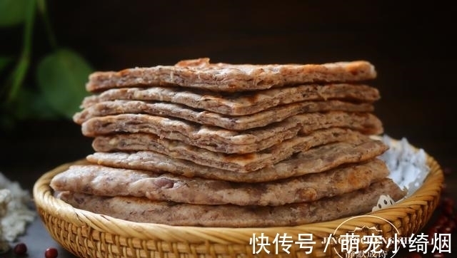 家常烙饼换个做法，松软可口，浓浓红豆香，用凉水和面也不硬