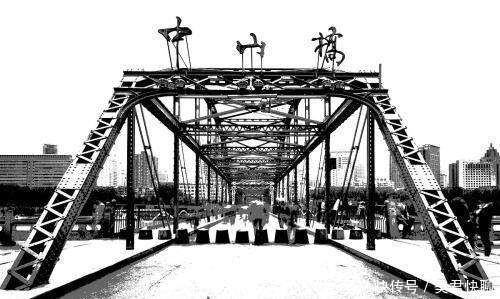 德国人修建的黄河铁桥，一百年后成了文物，行人依旧如织