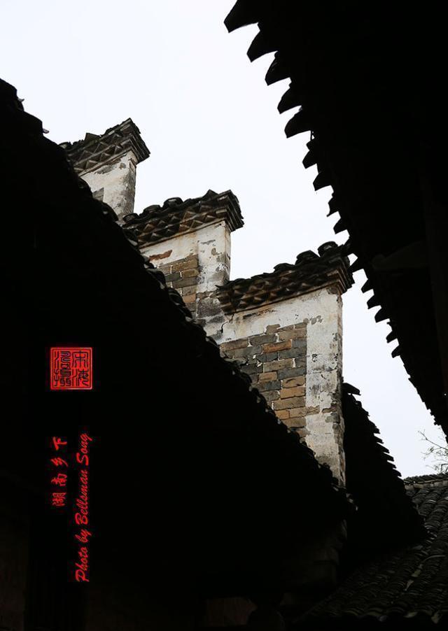 在邵东的偏僻乡野,发现一处豪宅,建于嘉庆年间,里面还住着人