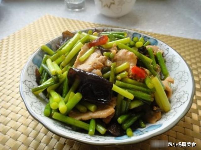 干黑木耳|炒木耳时老是容易炸锅？多加这一步，木耳不炸锅，还变好吃！