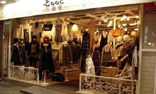 困境|衣服只试不买，记下型号就离开，实体店服装老板的新“困境”