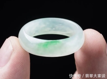 伤害性|翡翠知识详解：购买戒指除了材质和漂亮，还有一个更重要的因素！
